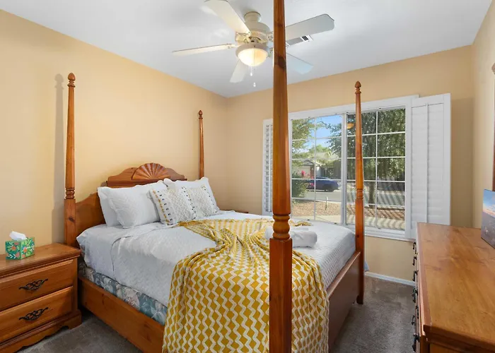 Holiday home Backyard Oasis! Group-friendly San Tan Valley *