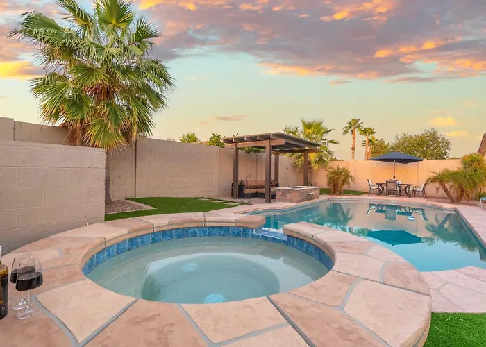 Backyard Oasis! Group-friendly San Tan Valley
