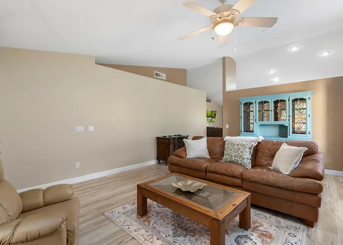 Holiday home Backyard Oasis! Group-friendly San Tan Valley