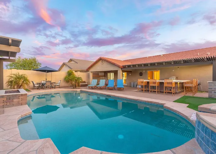 Backyard Oasis! Group-friendly San Tan Valley Holiday home *
