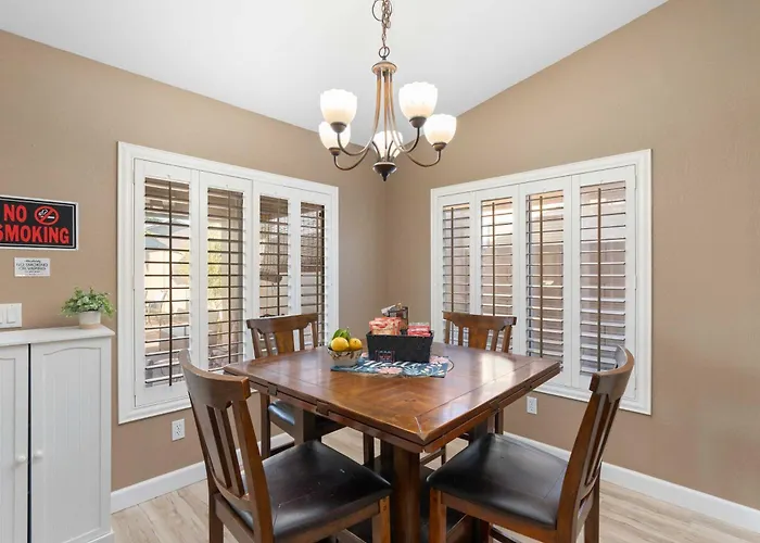 Holiday home Backyard Oasis! Group-friendly San Tan Valley Queen Creek