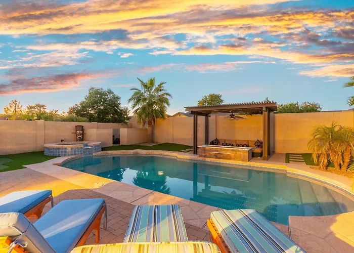 Backyard Oasis! Group-friendly San Tan Valley Queen Creek