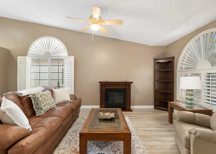 Backyard Oasis! Group-friendly San Tan Valley