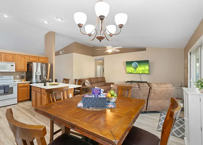 Holiday home Backyard Oasis! Group-friendly San Tan Valley