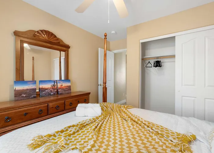 Holiday home Backyard Oasis! Group-friendly San Tan Valley *