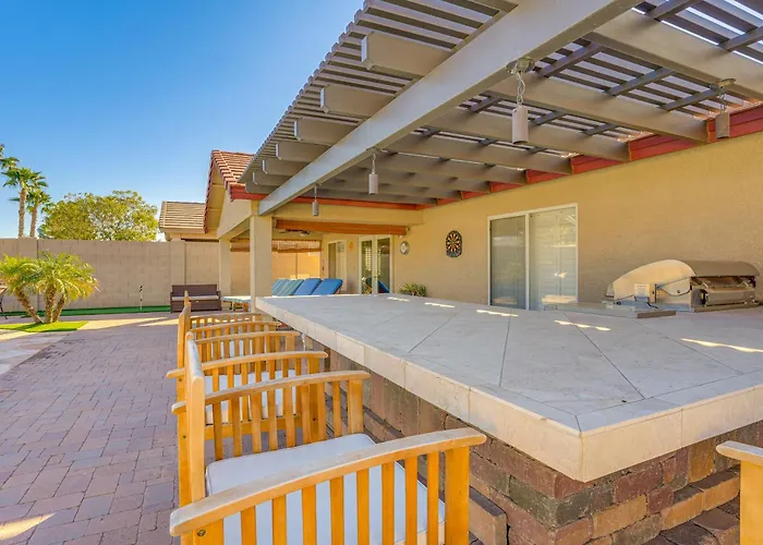Backyard Oasis! Group-friendly San Tan Valley *