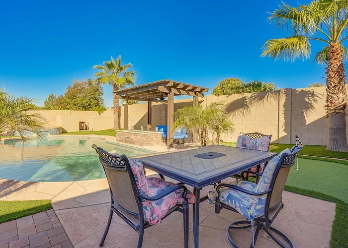 Backyard Oasis! Group-friendly San Tan Valley Holiday home Queen Creek