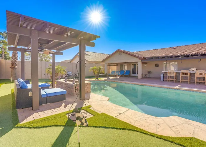 Holiday home Backyard Oasis! Group-friendly San Tan Valley Queen Creek