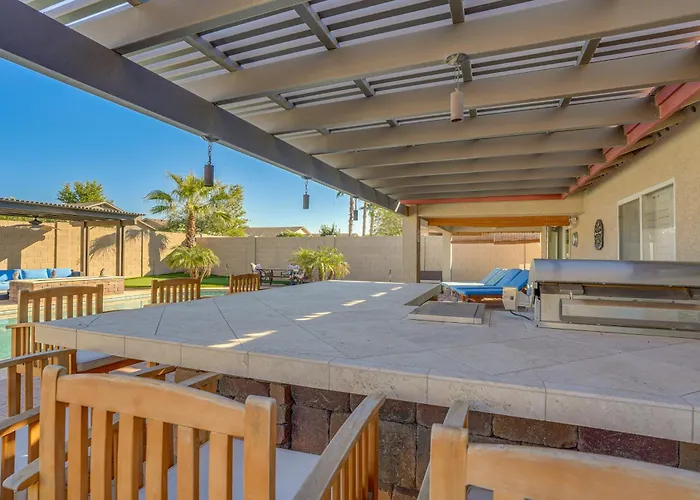 Holiday home Backyard Oasis! Group-friendly San Tan Valley *