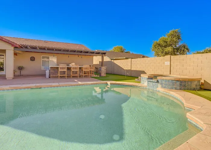 Holiday home Backyard Oasis! Group-friendly San Tan Valley