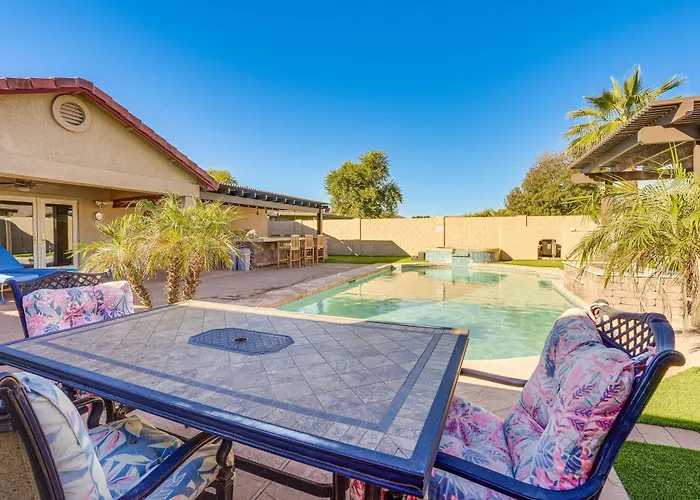Backyard Oasis! Group-friendly San Tan Valley Queen Creek