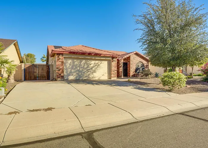 Holiday home Backyard Oasis! Group-friendly San Tan Valley Queen Creek