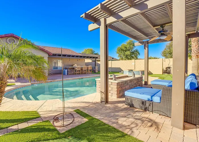 Holiday home Backyard Oasis! Group-friendly San Tan Valley