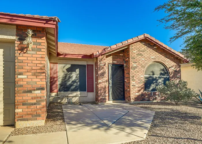 Backyard Oasis! Group-friendly San Tan Valley Holiday home *